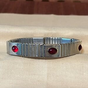 Beautiful Vintage stretch bracelet!